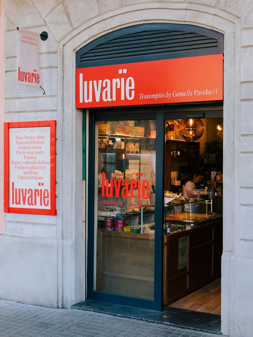Fachada de la panadería boutique Luvarïe en Comte Borrell Barcelona